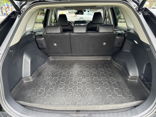 市場稀有 RAV4 2.0 Adventure 4WD 原鈑件 撥片 全景天窗 電尾門  第16張相片