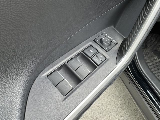 市場稀有 RAV4 2.0 Adventure 4WD 原鈑件 撥片 全景天窗 電尾門  第20張相片