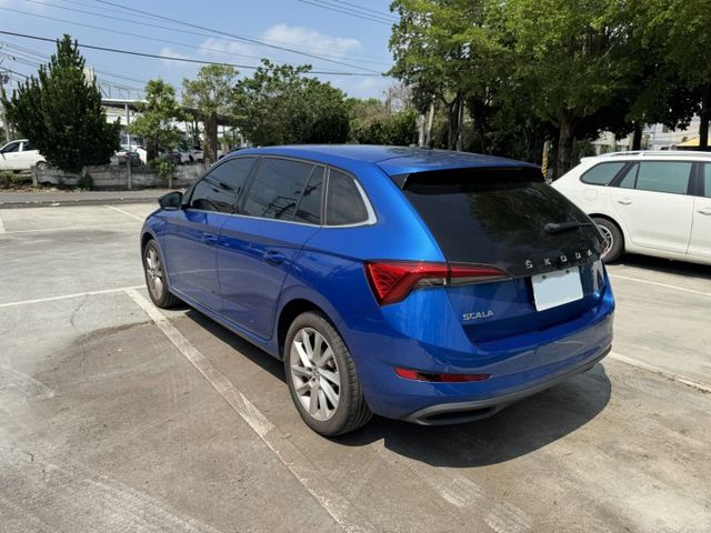 豪華動能鈑 全車原鈑件 全速域跟車 車道置中 CARPLAY 數位儀表 電子後視鏡 盲點偵測 電動尾門  第4張相片