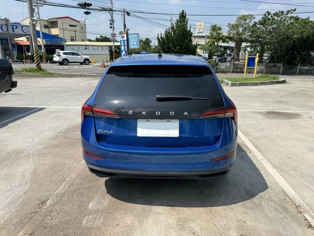 豪華動能鈑 全車原鈑件 全速域跟車 車道置中 CARPLAY 數位儀表 電子後視鏡 盲點偵測 電動尾門  第5張相片