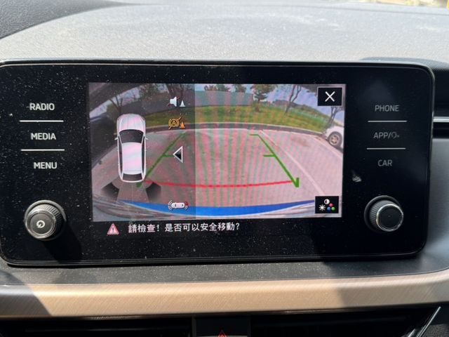 豪華動能鈑 全車原鈑件 全速域跟車 車道置中 CARPLAY 數位儀表 電子後視鏡 盲點偵測 電動尾門  第13張相片