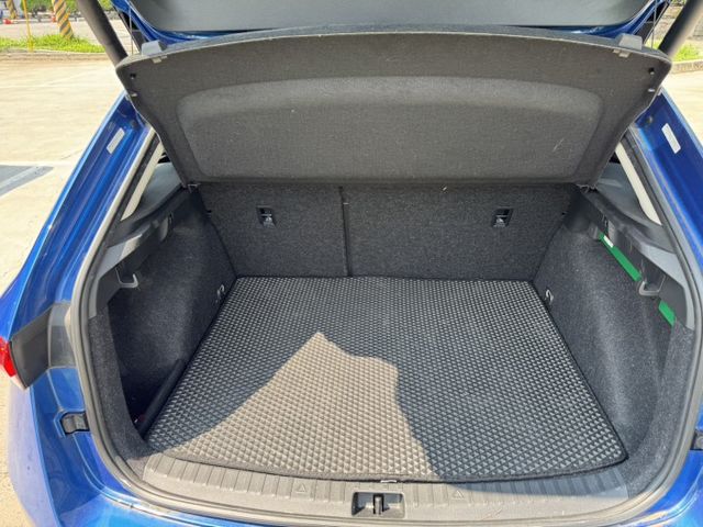 豪華動能鈑 全車原鈑件 全速域跟車 車道置中 CARPLAY 數位儀表 電子後視鏡 盲點偵測 電動尾門  第14張相片