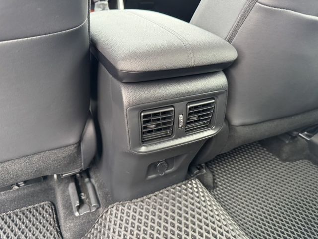 市場稀有 RAV4 2.0 Adventure 4WD 原鈑件 撥片 全景天窗 電尾門  第17張相片