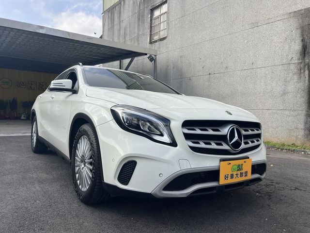 M-BENZ賓士 GLA180  第2張相片