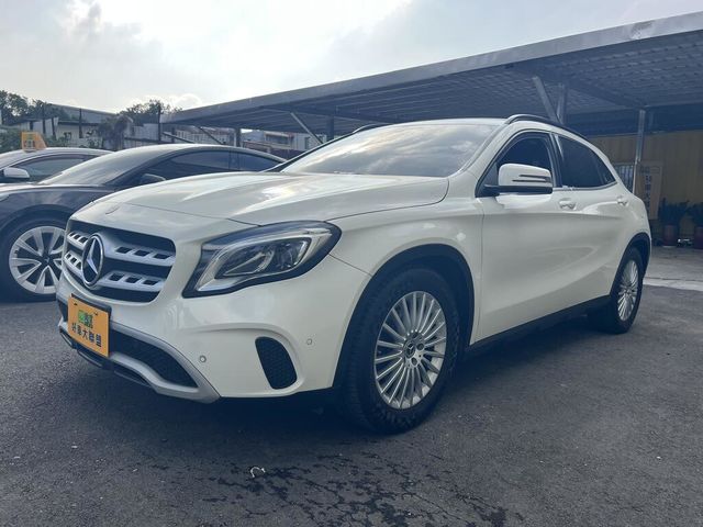 M-BENZ賓士 GLA180  第3張相片