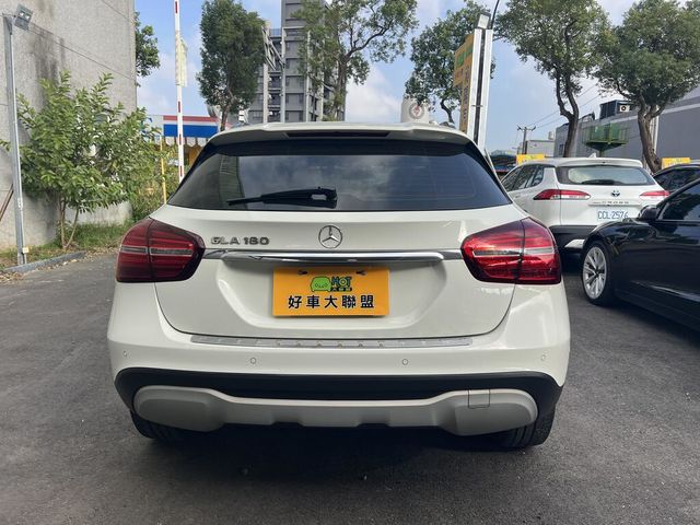 M-BENZ賓士 GLA180  第5張相片