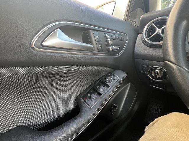 M-BENZ賓士 GLA180  第8張相片