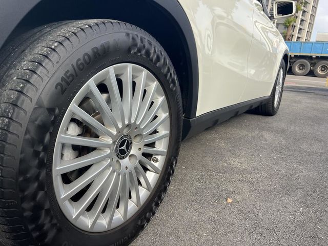 M-BENZ賓士 GLA180  第11張相片