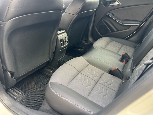 M-BENZ賓士 GLA180  第12張相片