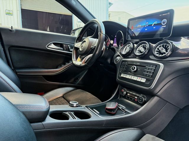 M-BENZ賓士 CLA250  第13張相片