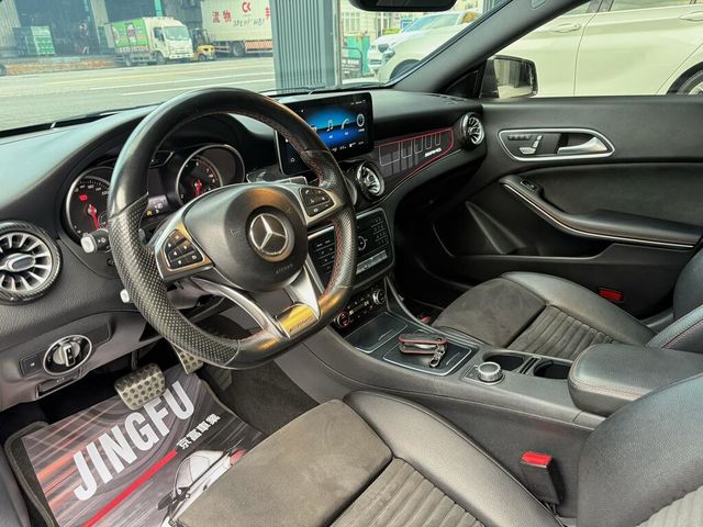 M-BENZ賓士 CLA250  第14張相片