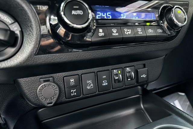 TOYOTA豐田 HILUX  第10張相片