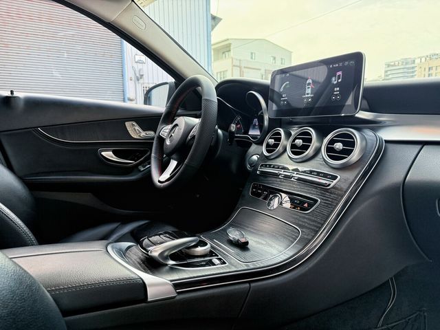 M-BENZ賓士 C300  第13張相片