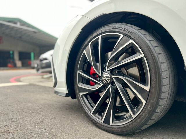 VOLKSWAGEN福斯 GOLF GTI  第15張相片