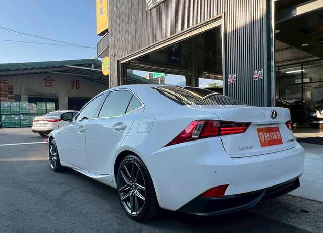 LEXUS凌志 IS 300H  第2張相片