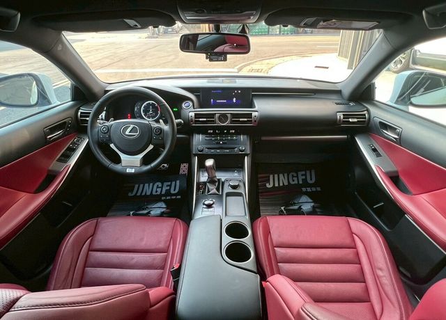 LEXUS凌志 IS 300H  第3張相片