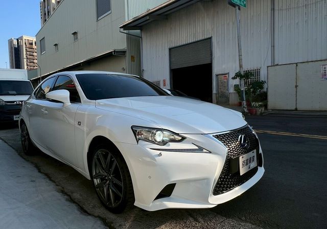 LEXUS凌志 IS 300H  第9張相片