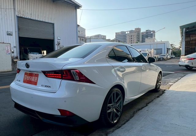 LEXUS凌志 IS 300H  第10張相片