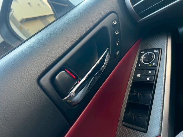 LEXUS凌志 IS 300H  第12張相片