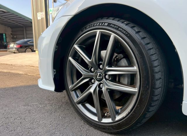 LEXUS凌志 IS 300H  第18張相片