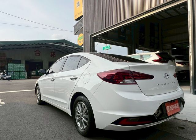 HYUNDAI現代 ELANTRA  第2張相片