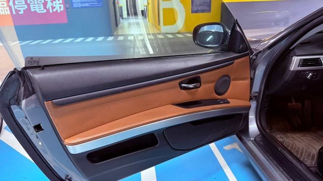 BMW寶馬 320I LCI  第3張相片