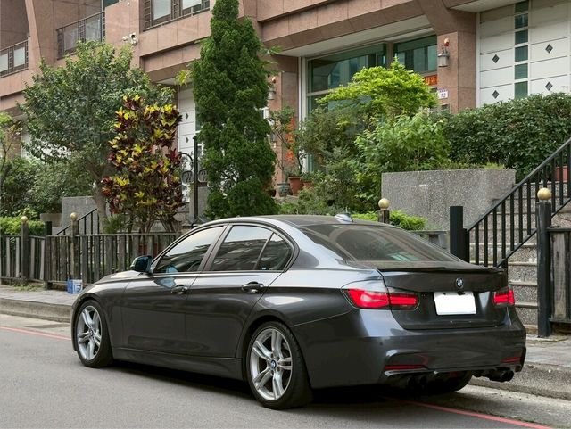 BMW寶馬 318D SEDAN  第2張相片