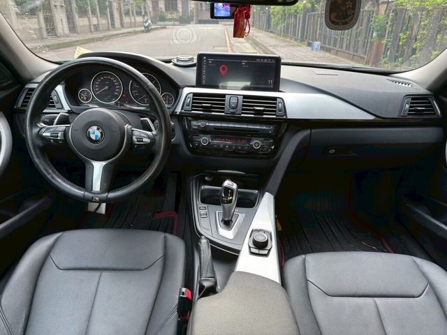 BMW寶馬 318D SEDAN  第3張相片