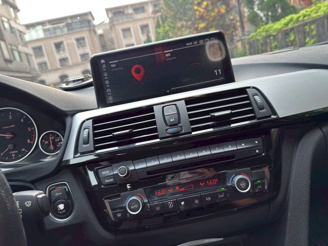 BMW寶馬 318D SEDAN  第7張相片