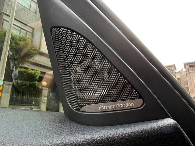 BMW寶馬 318D SEDAN  第8張相片