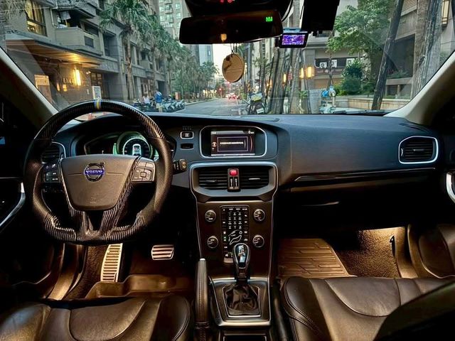 VOLVO富豪 V40  第3張相片
