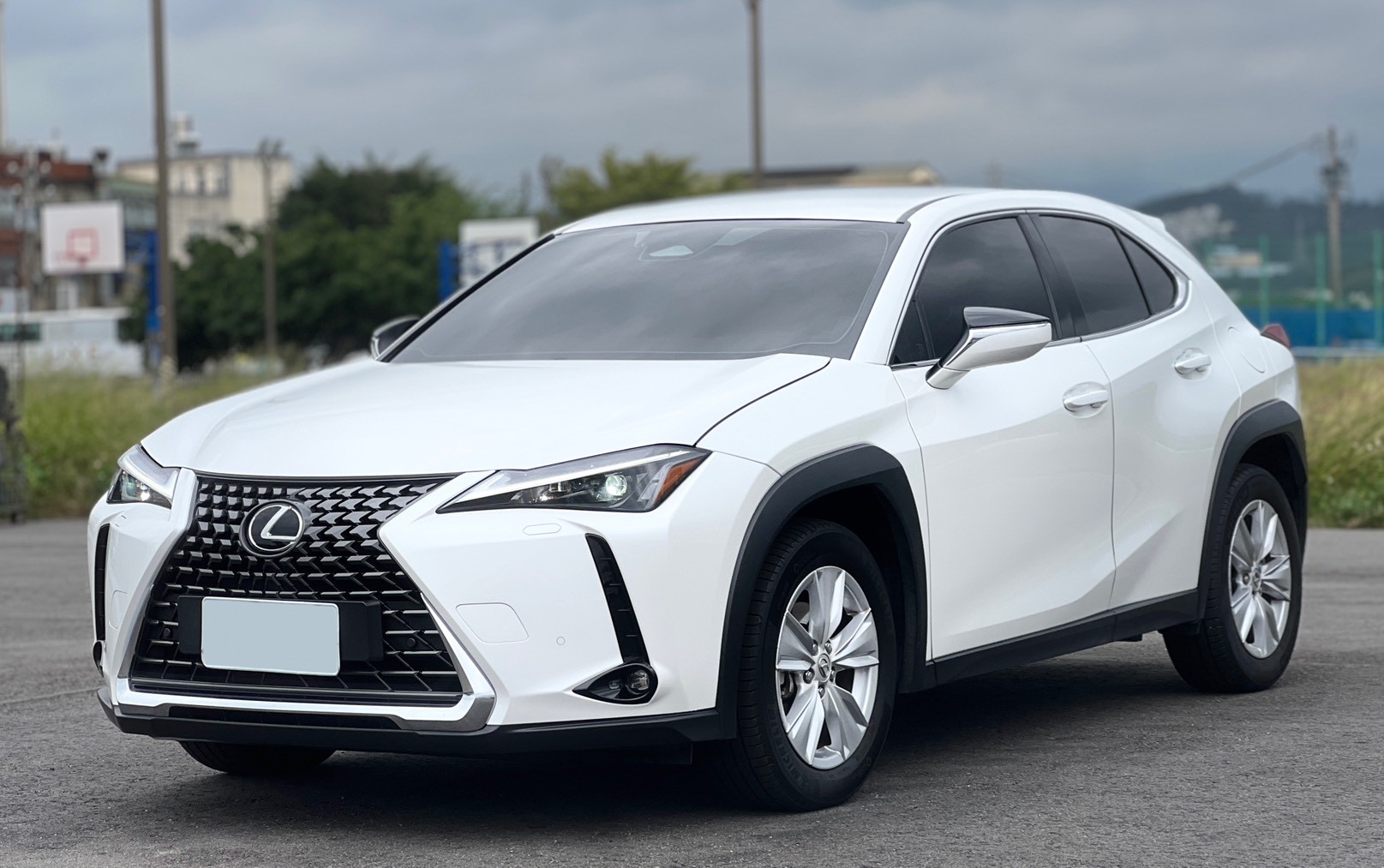 2025 Lexus UX300h 豪華版 跑2.4萬   第1張相片