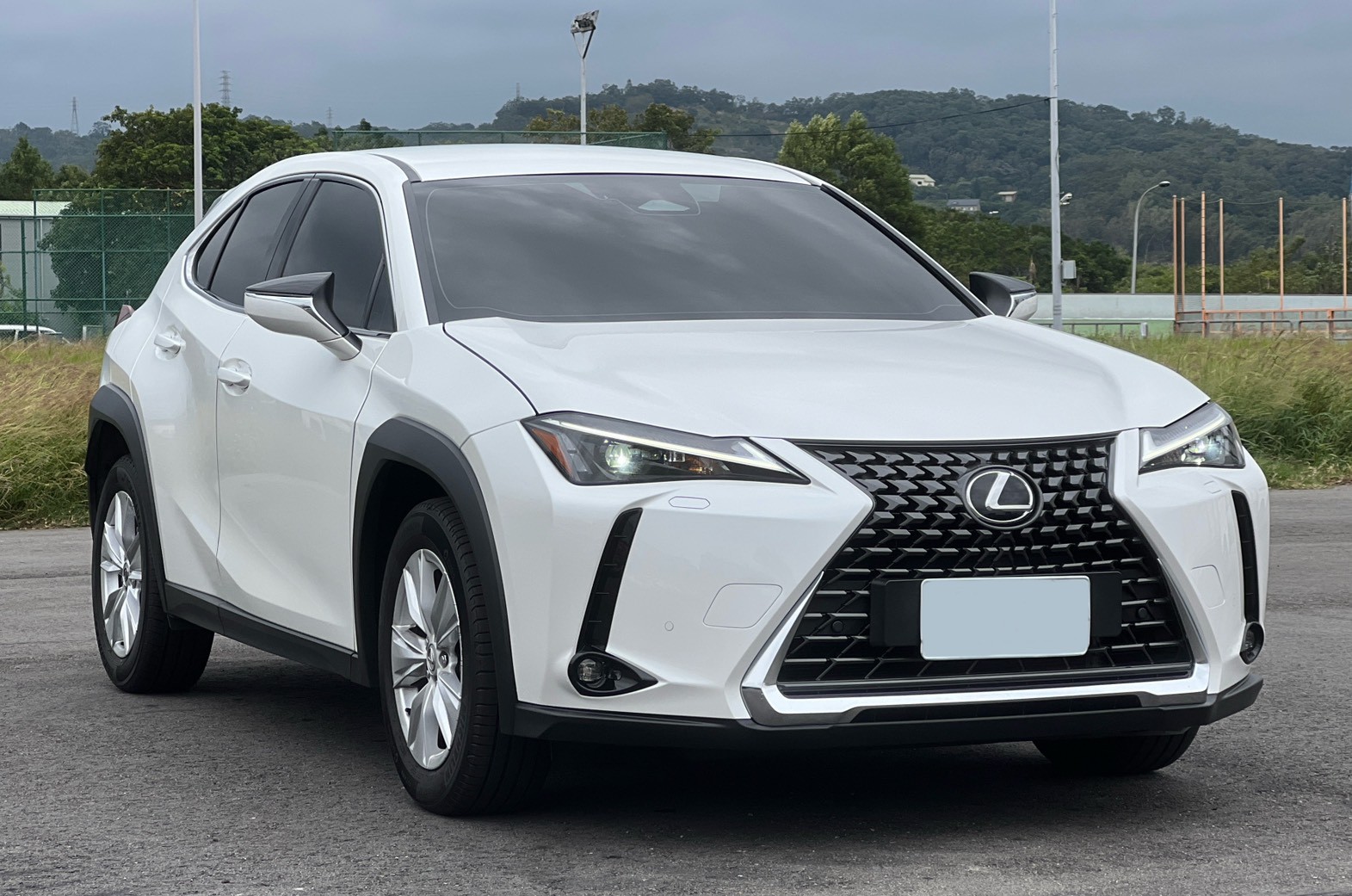 2025 Lexus UX300h 豪華版 跑2.4萬   第4張相片