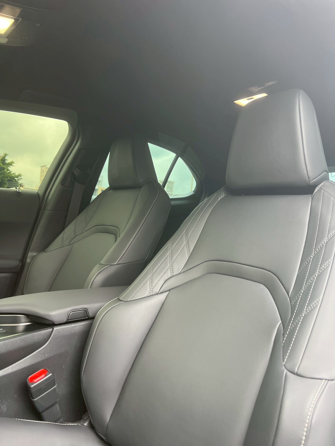 2025 Lexus UX300h 豪華版 跑2.4萬   第5張相片