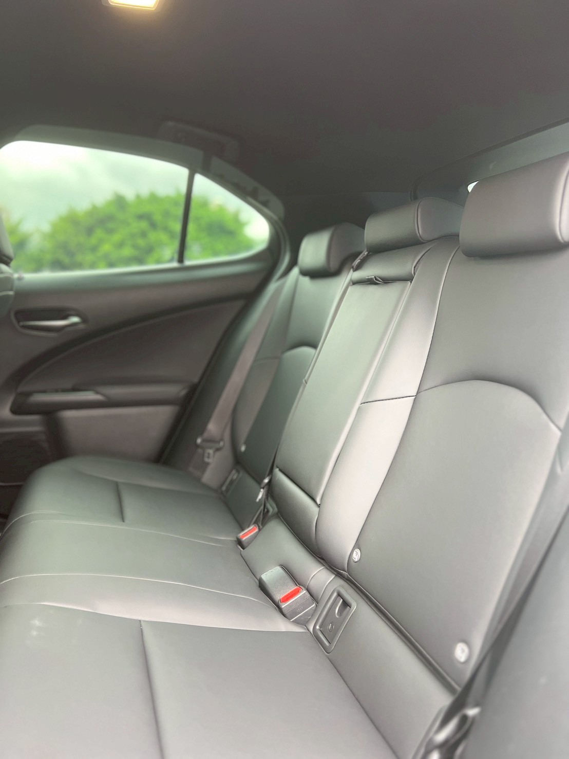 2025 Lexus UX300h 豪華版 跑2.4萬   第6張相片