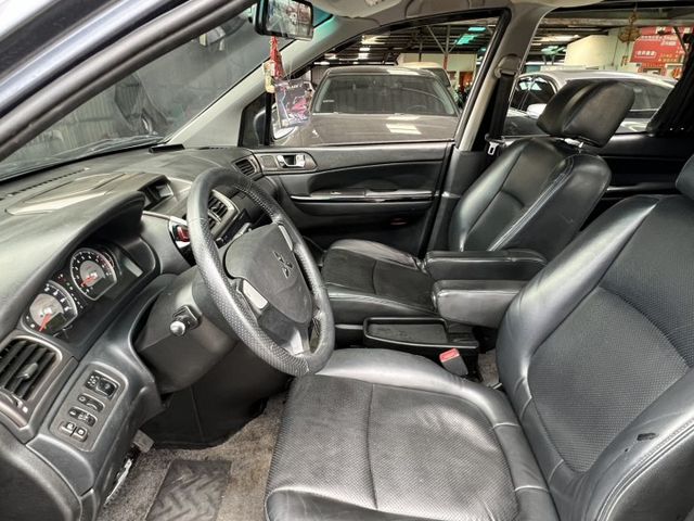 9吋安卓機~倒車影像~僅跑9萬多~  第8張相片