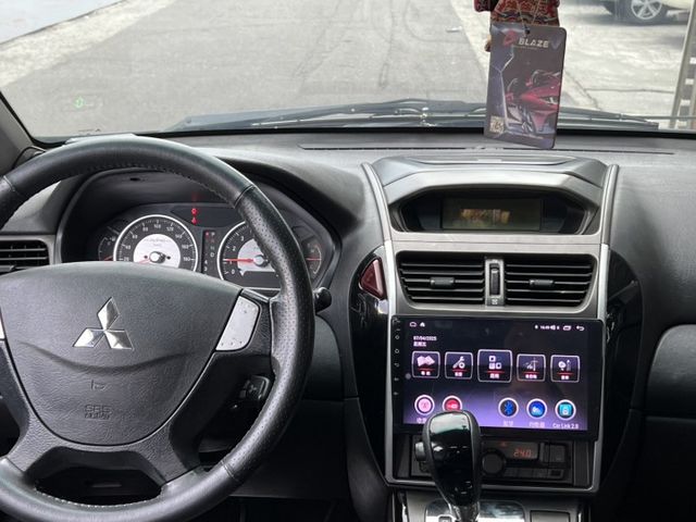 9吋安卓機~倒車影像~僅跑9萬多~  第16張相片