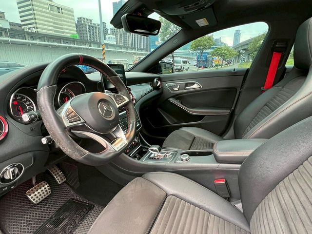 M-BENZ賓士 CLA45 AMG  第4張相片