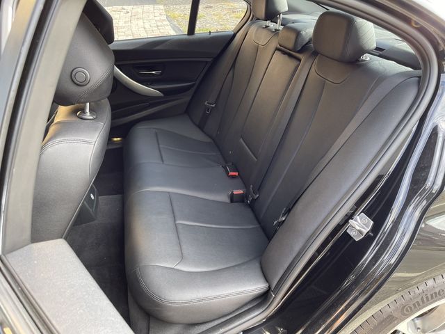 BMW寶馬 318D SEDAN  第4張相片