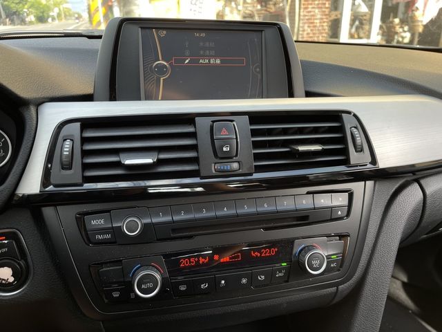 BMW寶馬 318D SEDAN  第5張相片