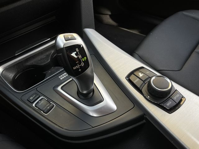 BMW寶馬 318D SEDAN  第6張相片