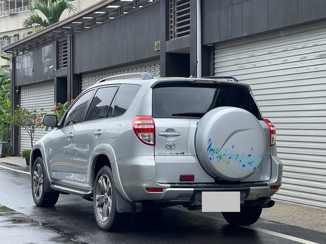 TOYOTA豐田 RAV4  第2張相片
