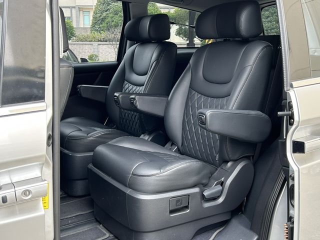 Luxgen M7  第10張相片