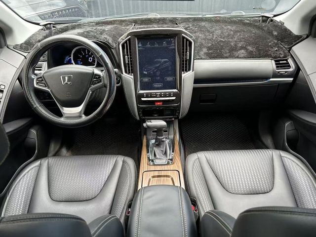 Luxgen U6 GT  第2張相片