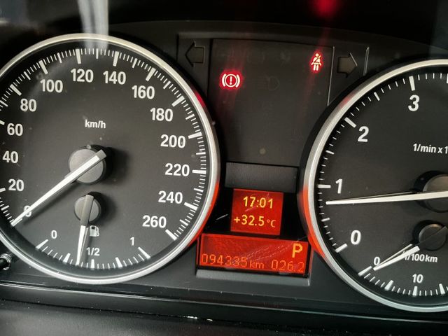 2011 BMW320i.少跑.配備齊全.輕鬆入主  第10張相片