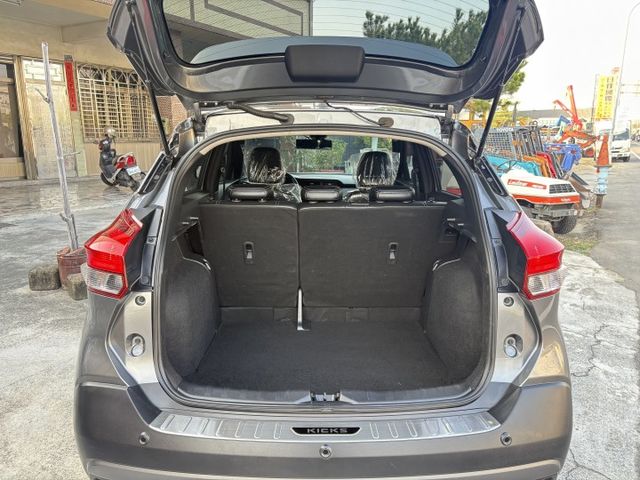 智行頂級版.里程保證.盲點.防滑.6安.車道偏移警示.胎壓.LED頭燈.  第16張相片