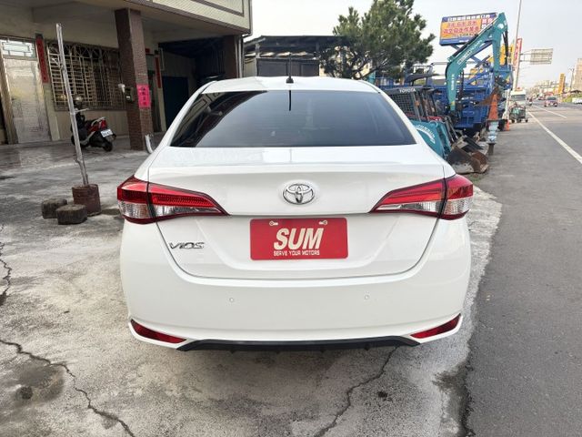 新款.里程保證.循跡防滑.胎壓偵測.日行燈.7安全氣囊.雙色鋁圈.自動收折後視鏡.原版件.  第5張相片