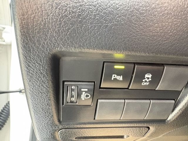 新款.里程保證.循跡防滑.胎壓偵測.日行燈.7安全氣囊.雙色鋁圈.自動收折後視鏡.原版件.  第9張相片