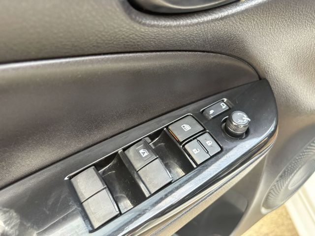 新款.里程保證.循跡防滑.胎壓偵測.日行燈.7安全氣囊.雙色鋁圈.自動收折後視鏡.原版件.  第11張相片