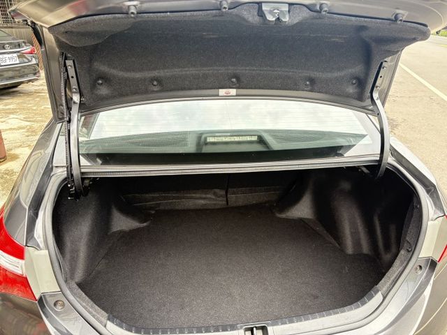 定速.恆溫.數位電視.里程保證.免頭款.車況優  第13張相片